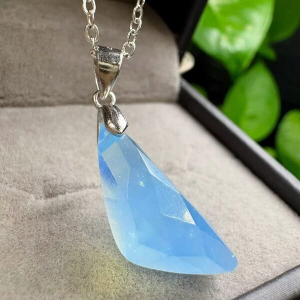 Natural Aquamarine Faceted Pendant – 20 mm