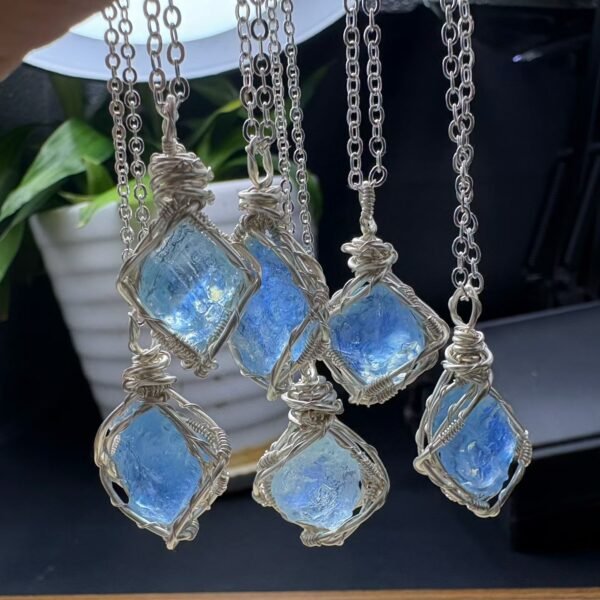 Natural Aquamarine Pendant wire-wrapped (SX1527)