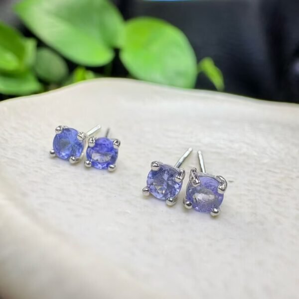 Natural Tanzanite Faceted Stud Earrings in 925 Sterling Silver – 4 mm