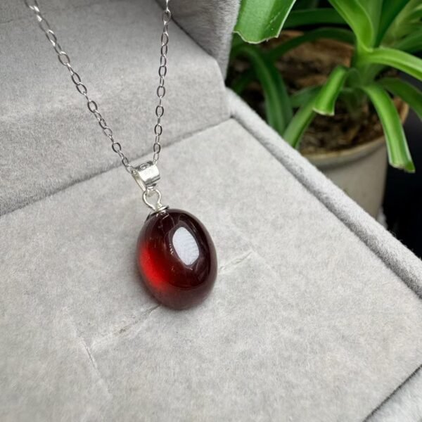 Natural Garnet Pendant in 925 Sterling Silver – 16 mm